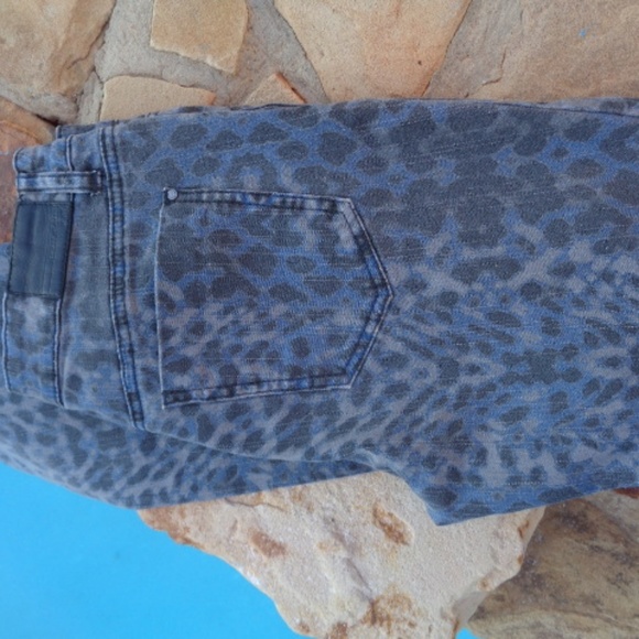 DKNY Size 4 Animal Print Jeans - Picture 7 of 8